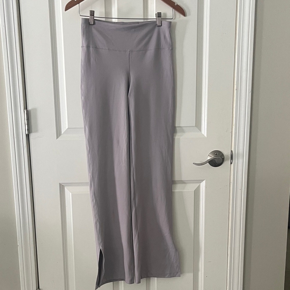 GAPfit Lavender Wide Leg, side Slit Leggings Sz small.